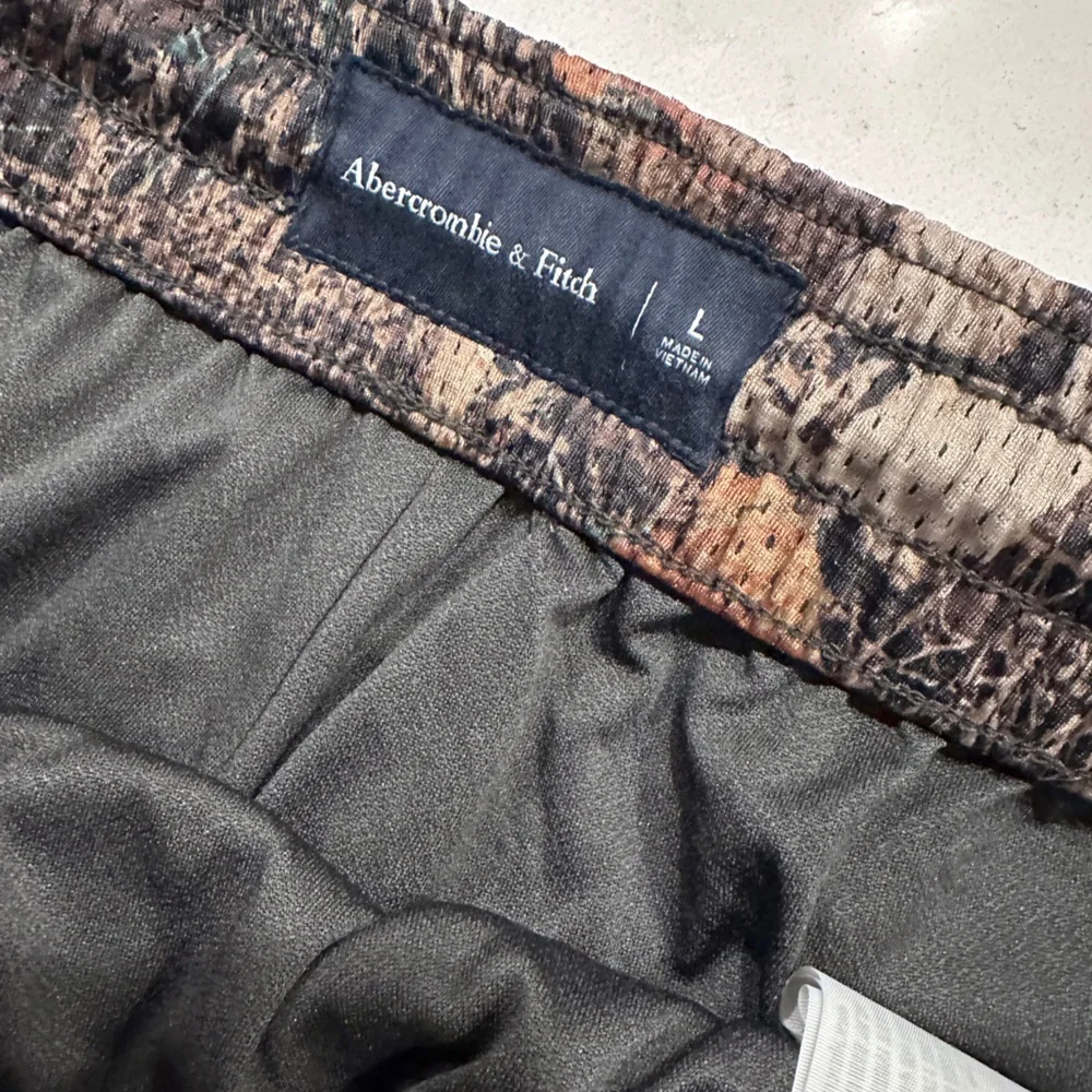 Abercrombie & Fitch Retro Mesh Camouflage Shorts 5” - Picture 3 of 6